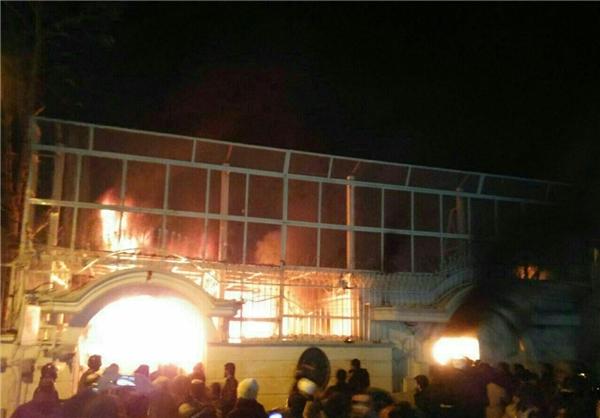 (عکس) آتش سوزی سفارت عربستان در تهران