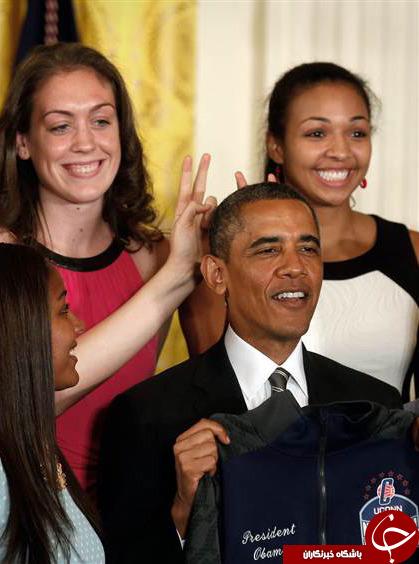 شوخی دختران با رئیس جمهور (عکس)
