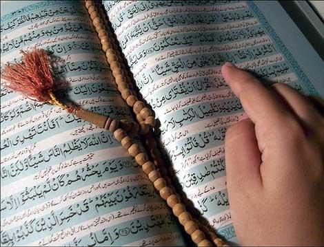 ضرورت تلاوت قرآن در خانه