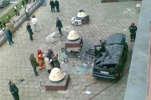 تصاوير دیدنی از سقوط بنزی از طبقه 3 پارکینگ !!