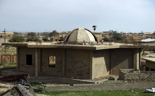 (تصاویر) تخریب قبر صدام