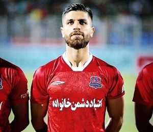 هافبک دفاعی نساجی در پرسپولیس