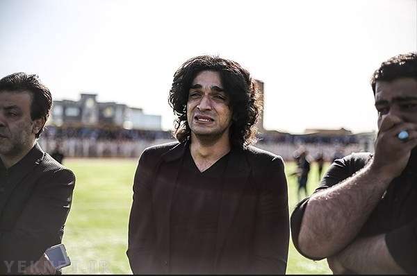 (تصاویر) اشک های فوتبالیست ها در تشییع اولادی