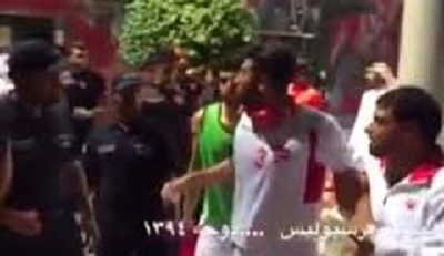 فیلم حمله خانزاده به هوادار پرسپولیس در قطر