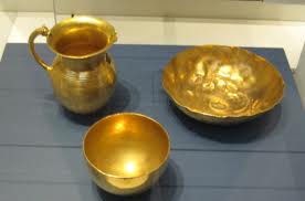 چرا استفاده از ظروف طلا برای زن و مرد حرام است؟