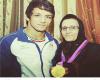 حمید سوریان در کنار مادرش (عکس)