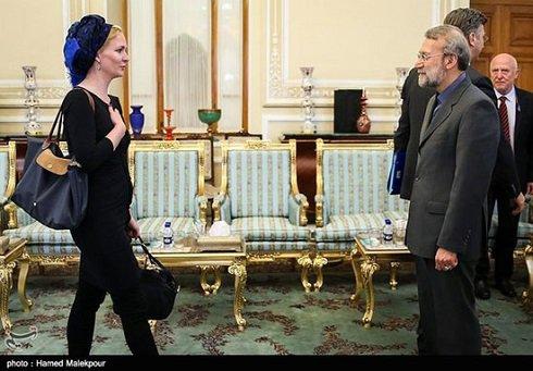اهانت زن ساپورت پوش به ایرانیها (عکس)