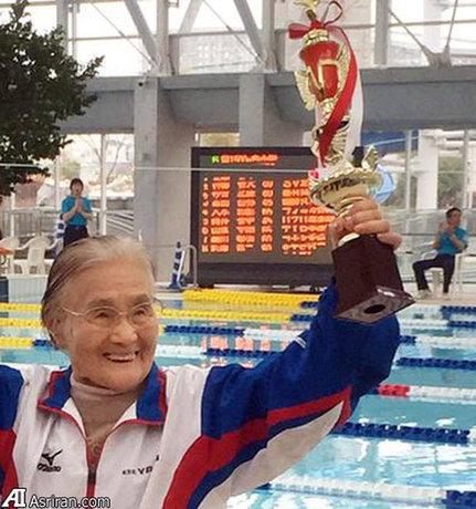 این زن شناگر باز هم رکورد زد (عکس)
