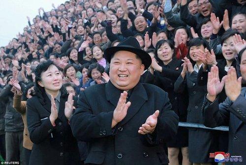 بازدید رهبر کره شمالی از دانشکده زنان + عکس