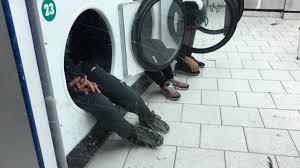 کودکانی که در ماشین لباسشویی می خوابند