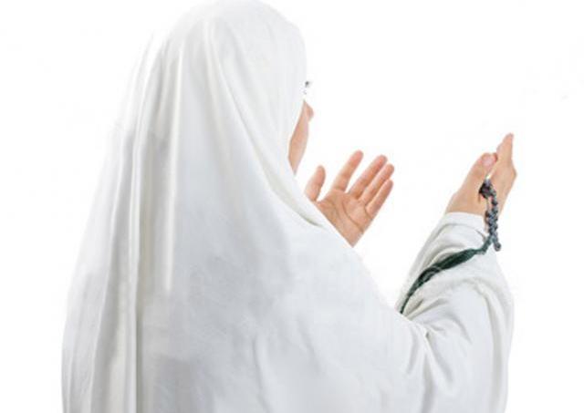 حکم کشیدن چادر جلوی صورت در نماز