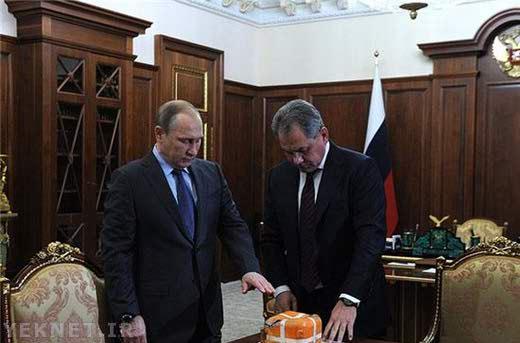 (عکس) جعبه‌ سیاه سوخو 24 در دفتر پوتین